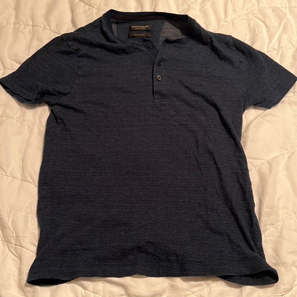 Banana Republic Mens short sleeve Henley..size small